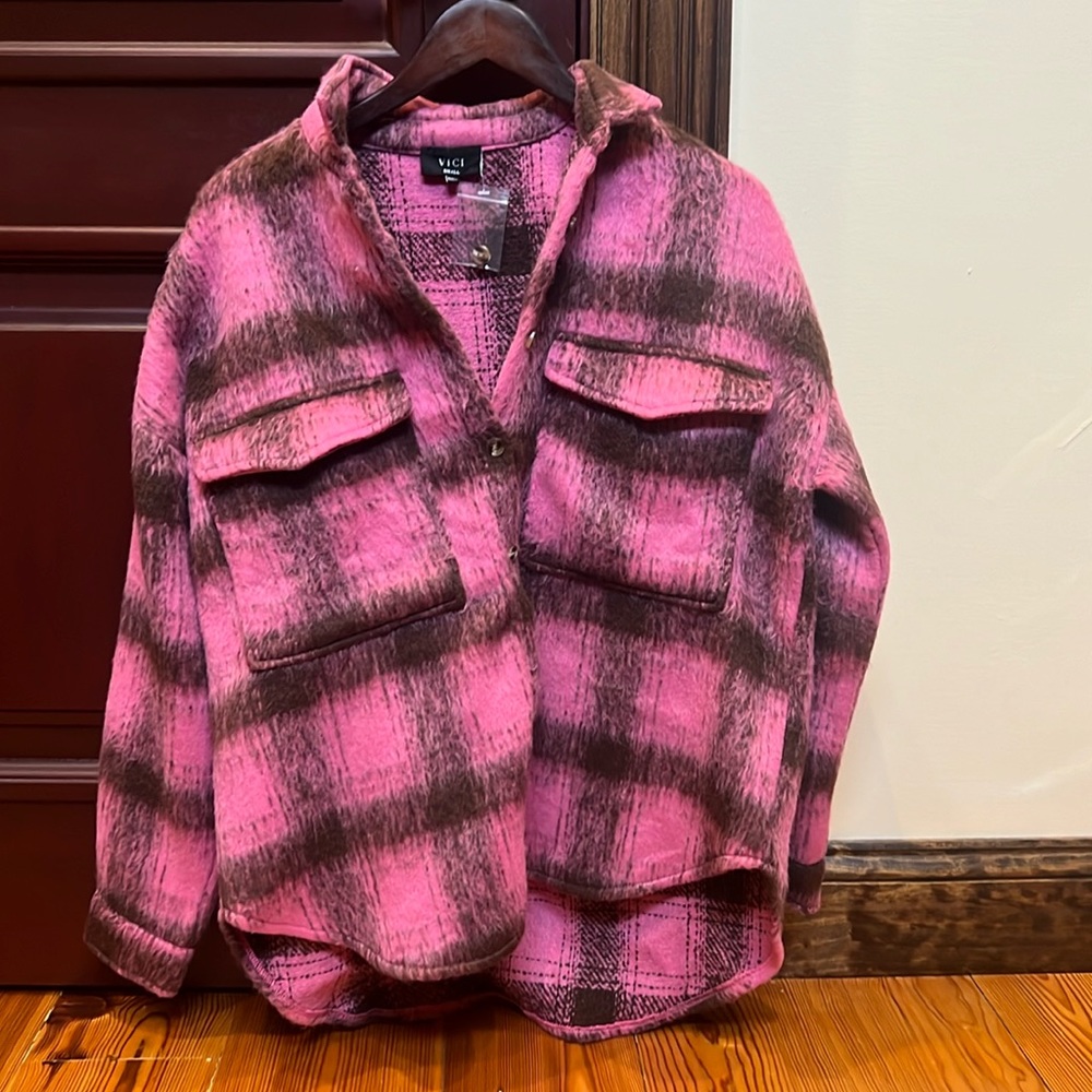 New - Vici Pink button up